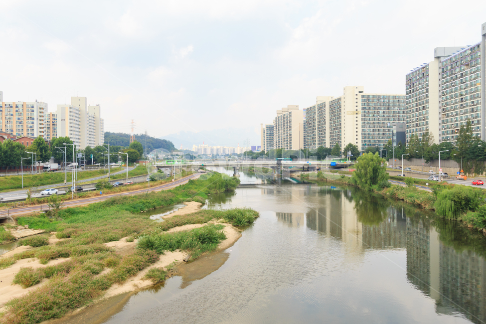 중랑천,하천,아파트,풍경,경치,백그라운드,반사,반영,강,내천,노원구,서울,경춘철교,동부간선도로,간선도로,고속도로,건물,도시,풍경,city,landscape,한국도시풍경,한국도시경관,korea cityscape,water,물,outdoors,옥외
