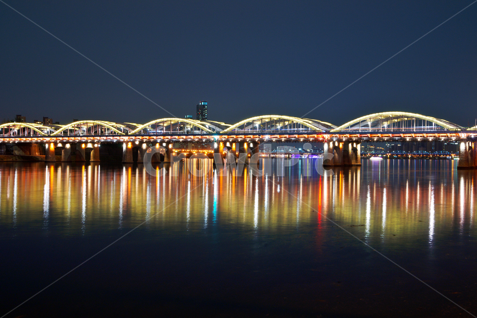 한강철교,최초의교량,3개의교량,반영,한강,야경,밤,풍경,nightscape,night,landscape,건축물,건물외관,exterior,building,structure,architecture,construction,건물