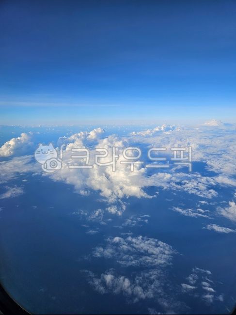sky,flying,aviation,outside the plane,sky,blue sky