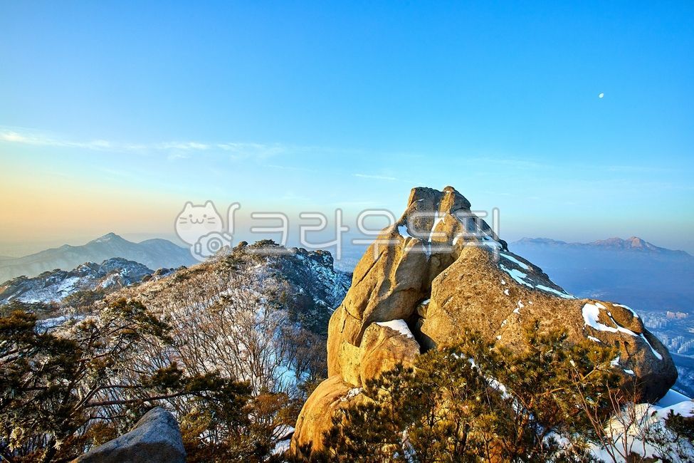 수락산,경기도,남양주,겨울산,설산,눈,자연,풍경,야외,옥외,트레킹,쾌청,산꼭대기,능선,등산,항공촬영,드론촬영,바위산,겨울,겨울풍경,suraksanmountain,gyeonggido,namyangju,wintermountain,snow,nature,landscape,outdoor,trekking,pleasure,topofmountain,ridge,mountainclimbing,aerialshooting,droneshooting,rockmountain,winter,winterscenery