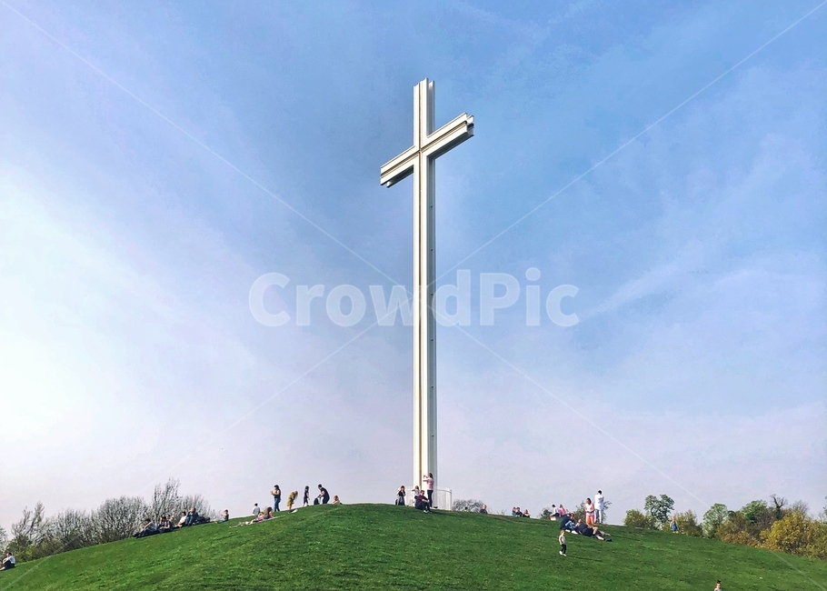 십자가,하얀색,잔디,cross,grass,white,공원,park,들판,하늘,sky,자연,nature