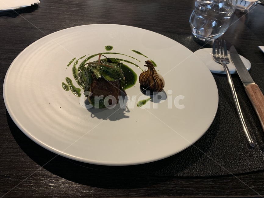 퓨전요리,요리,meal,퓨전,그릇,plate,접시,dish,양파요리,양파,onion
