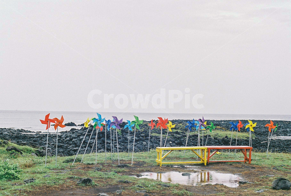 우도,제주도,바람개비,바람,팔랑개비,잔디,바다,바닷가,섬,의자,벤치,windmill,pinwheel,해변,beach