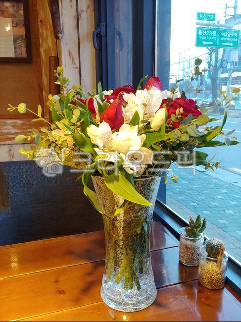 꽃,화병,카페,꽃꽂이,장미