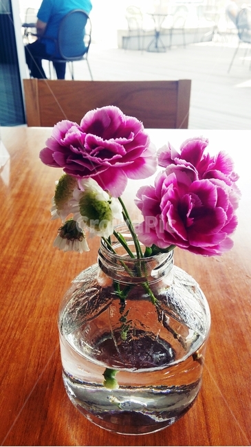 꽃,유리병,테이블,flower,식물,자연,실내용화초,화분,화초,house plant