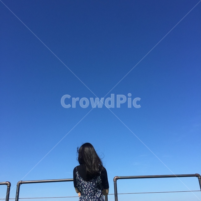 sky,blue,bluesky,girl,blackhair,back,뒷모습,여자,파란하늘,하늘,미세먼지,깨끗함,청량,woman,summer,summervibe,vibe,한여름,여름,여름밤,사람,인물,인간,human,person,여성,여자,woman,female,lady