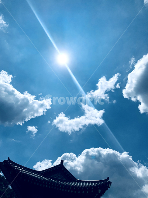 청기와,기와집,하늘,구름,태양,빛,파랑,푸른하늘,sky,자연,풍경,nature,landscape,outdoors,옥외,azure sky,푸른 하늘