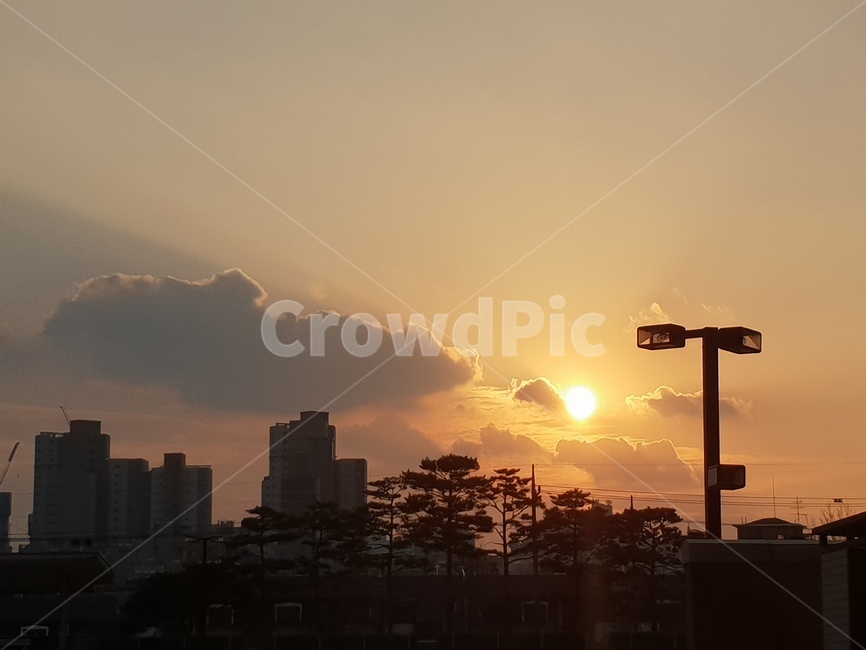 sky,하늘,블루,빛,night,자연,풍경,nature,landscape,flare,플레어,light,outdoors,옥외,sunlight,햇빛,dusk,황혼,sunset,일몰,dawn,새벽,red sky,붉은 하늘