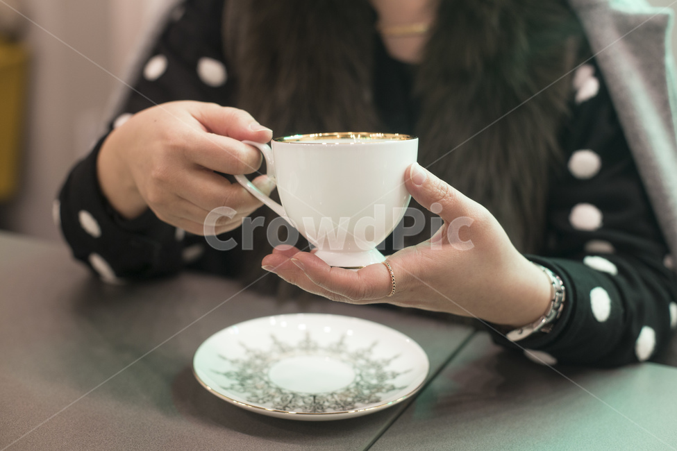 커피,차,커피잔,받침,사람,손,카페,카페인,컵,커피,카페,coffee,cafe