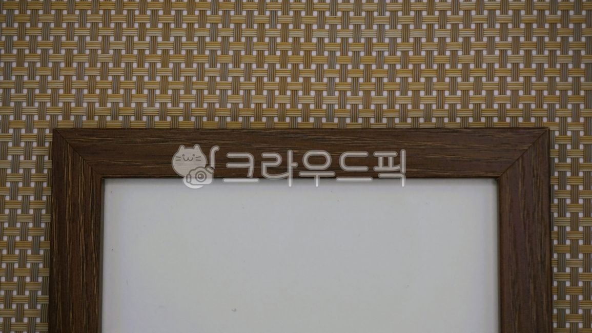 액자,photoframe,빈액자,배경여백,빈종이,흰종이,여백,나무액자,체크배경,갈색배경