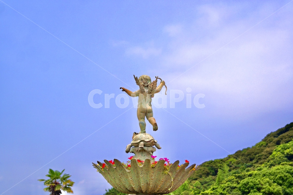 정원,나무,꽃,풀,조각,조각상,천사,아이,하늘,구름,파랑,그린,감성,garden,tree,flower,grass,sculpture,angelic,child,kid,sky,blue,cloud,green,emotional