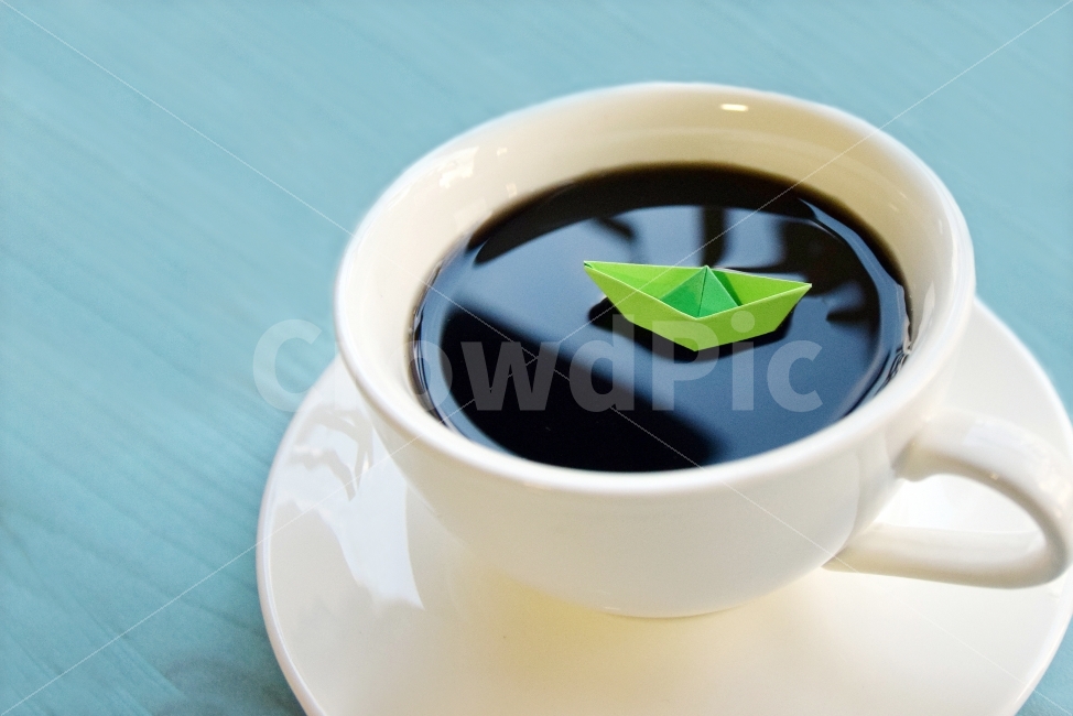 coffee,커피,모닝커피,종이배,녹색,green,아메리카노,커피잔,휴식,쉬는시간,휴강,안식,안식년,커피,카페,coffee,cafe,색깔,색상,색채,색감,color sense,color sensitivity,feeling of color,연출,컨셉,콘셉,direction,concept