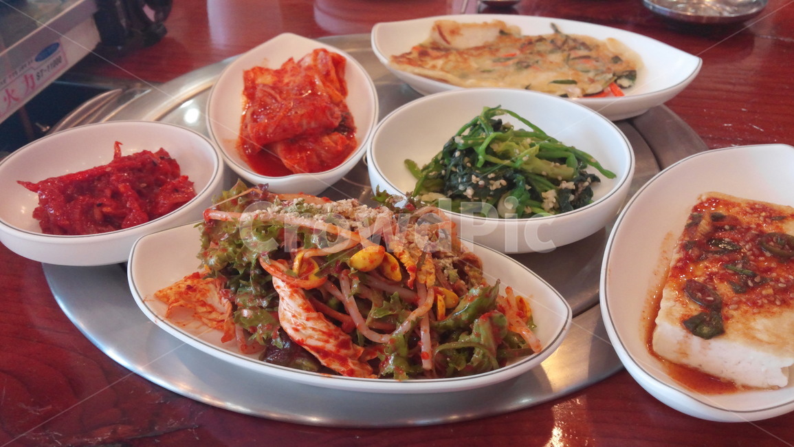 밑반찬,반찬,식사전,육첩반상,찬