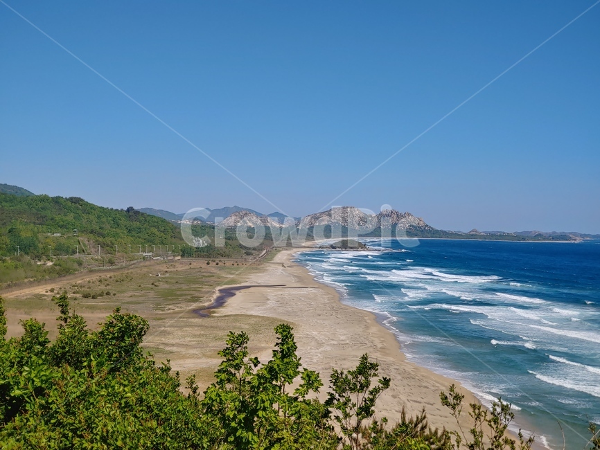 바다,해변,sea,통일전망대,자연,nature,나무,tree,금강산,산,mountain,파도,하늘,sky