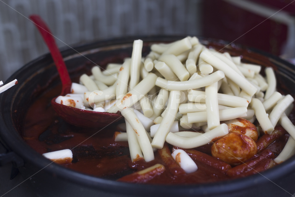 떡볶이,분식,길거리음식,떡볶이떡,고추장,달걀,국자,음식,음식,식재료,요리,food,cook,meal,dishes,food reserves,한식,한국음식,한국요리,korean food,korean dishes,korean meal,korean cook,디저트,간식,후식,dessert,snack