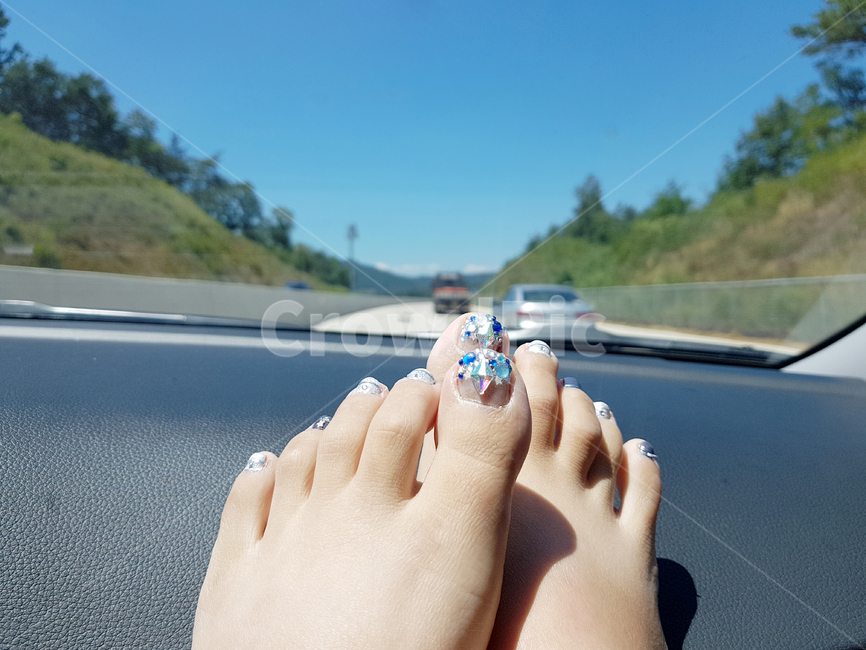 womans feet,vacation,bare foot,pedicure,drive,travel,foot,pedi,toes,paddy