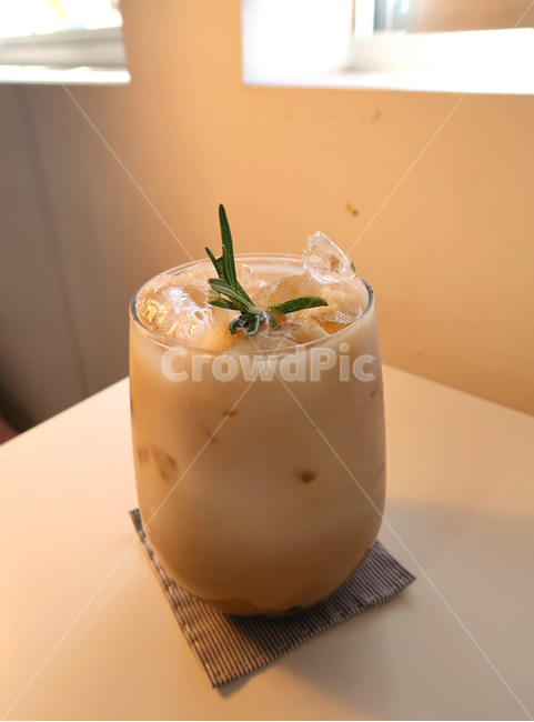 카페,라떼,아이스라떼,커피,감성,그릇,접시,분위기,카페라떼,커피한잔,감성사진,맛,맛집,디저트,coffee,cafe,dishes,feeling,커피,카페,coffee,cafe
