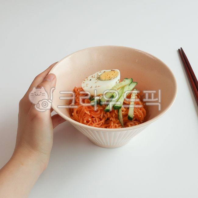 면요리,매콤한,국수,그릇,면기,매운음식,야식,메뉴,계절메뉴,비빔면,비빔국수,매운비빔면,한끼,탄수화물,배달,배달요리,배달음식