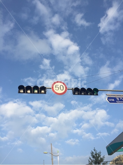 신호등,하늘,구름,sky,blinker,cloud,맑음,sunny,교통,교통수단,traffic,transportation