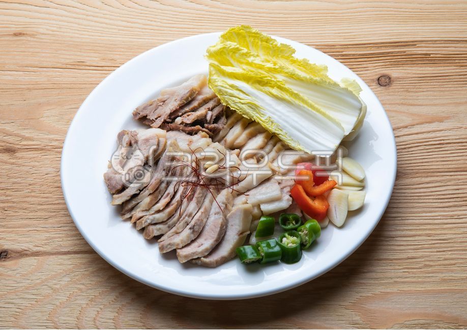 돼지고기,보쌈,족발,돼지다리,돼지고기요리,요리,보양음식,건강음식,보양식,건강식,식사,음식,먹거리,상추,배추,반찬,김치,접시,마늘,소스,고기요리,고기,배달음식,그릇,park,parkfeek,bossam,parkdish,parkleg,meatdishes,meat,deliveryfood,foodcooking,comfortfood,nourishingfood,healthyfod,chinesecabbagewrap,wegetable,cabbag,lettuce,sidedish,meal,dish,olatebowl,고추,pepper,배추쌈,쌈,garlic,음식,식재료,요리,food,cook,meal,dishes,food reserves