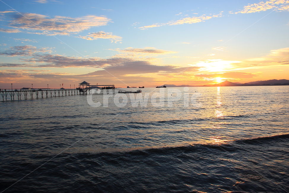 일몰,노을,바닷가,감성사진,아름다움,중국여행,요트,산야베이,PhoenixIsland,Sanya,랜드마크,휴가,여행,하이난,citylandscape,해외여행,foreign,oversea,world,worldcityscape,경치,outdoors,옥외,감성,sensible,feeling,휴식,힐링,rest,relaxation,healing,중국관광지,동양의하와이,휴양지,붉은노을,자연풍경,여름풍경,sanya,자연,풍경,nature,landscape,해외,외국,세계,foreign,oversea,world,세계자연풍경,해외자연풍경,외국자연풍경,world nature landscape,water,물,waterfront,워터 프론트