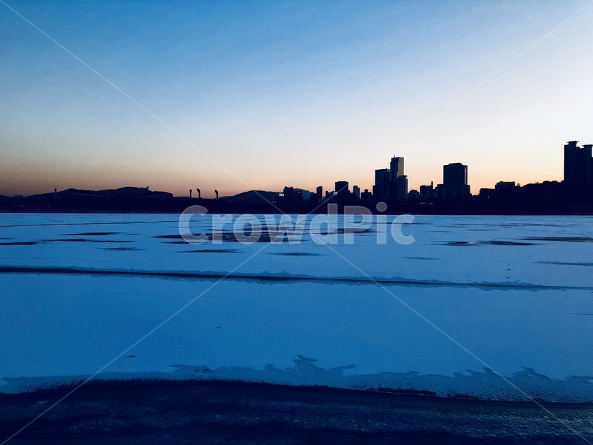 겨울,한강공원,뚝섬,뚝섬한강공원,한강,공원,저녁,겨울,계절,winter,season,도시,풍경,city,landscape,한국도시풍경,한국도시경관,korea cityscape,nature,자연,outdoors,옥외,dawn,새벽,red sky,붉은 하늘,dusk,황혼,sunset,일몰,sky,하늘