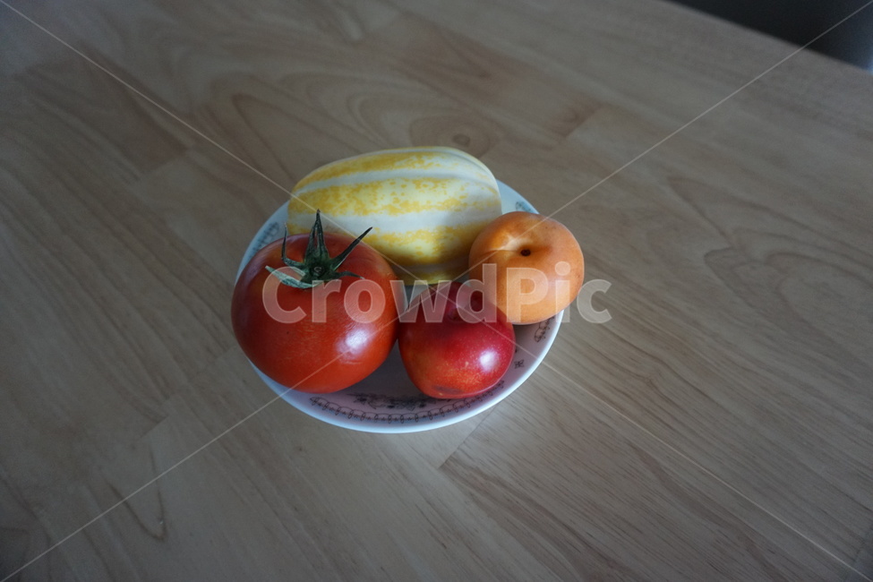 과일,살구,자두,주방,달콤한,수분이많은,접시,근접촬영,감귤류의과일,정물,비타민c,다과,소박한,익은,테이블,주스,비타민,그룹,다이어트,참외,상쾌한,토마토,fruit,apricot,plum,kitchen,sweet,juicy,plate,closeup,vitamin,tomato