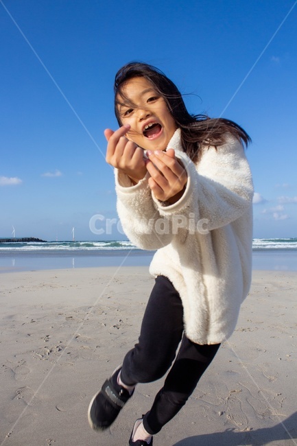 하트,clothing,의류,바다,하늘,키즈,행복,사람,인물,인간,human,person,어린이,어린아이,child,children,kid