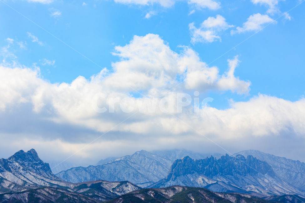 울산바위,속초,하늘,구름,산,겨울,계절,winter,season,자연,풍경,nature,landscape,한국자연풍경,한국자연경관,korea nature landscape,outdoors,옥외,mountain range,산맥,mountain