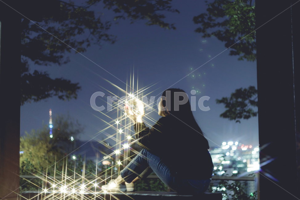 밤,빛,조명,낭만,감성,야경,밤,풍경,nightscape,night,landscape,사람,인물,인간,human,person,여성,여자,woman,female,lady,감성,sensible,feeling,light,flare,플레어