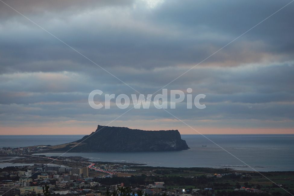 성산일출봉,바다,제주도,자연,풍경,흐림,구름,자연,풍경,nature,landscape,한국자연풍경,한국자연경관,korea nature landscape,제주도,jeju,jeju island