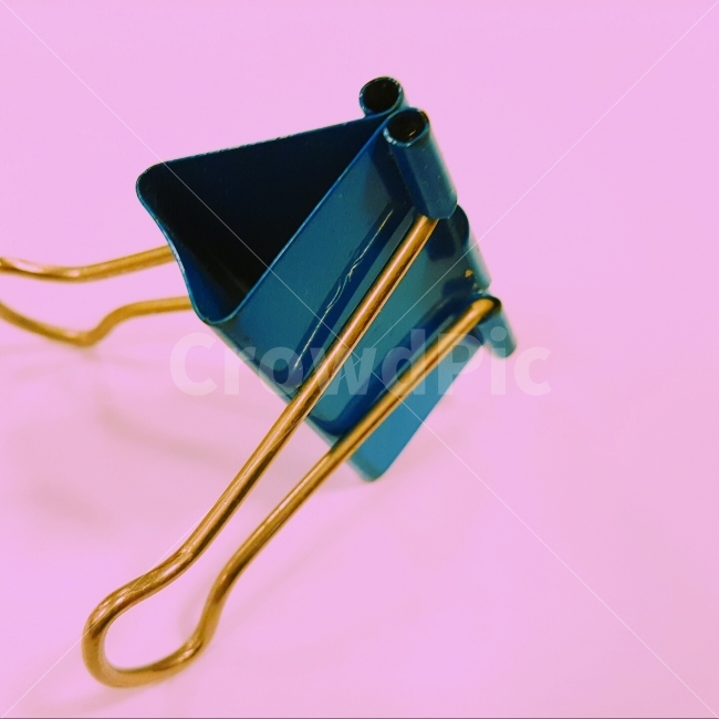 사무용품,문구,집게,업무,학교,교육,사물,오브젝트,바인더,클립,색감,감성,분홍색,파랑색,핑크,대비,색깔,색상,색채,색감,color sense,color sensitivity,feeling of color,사물,물건,오브젝트,thing,object,matter,학용품,문구류,사무용품,school supplies,stationery,office supplies