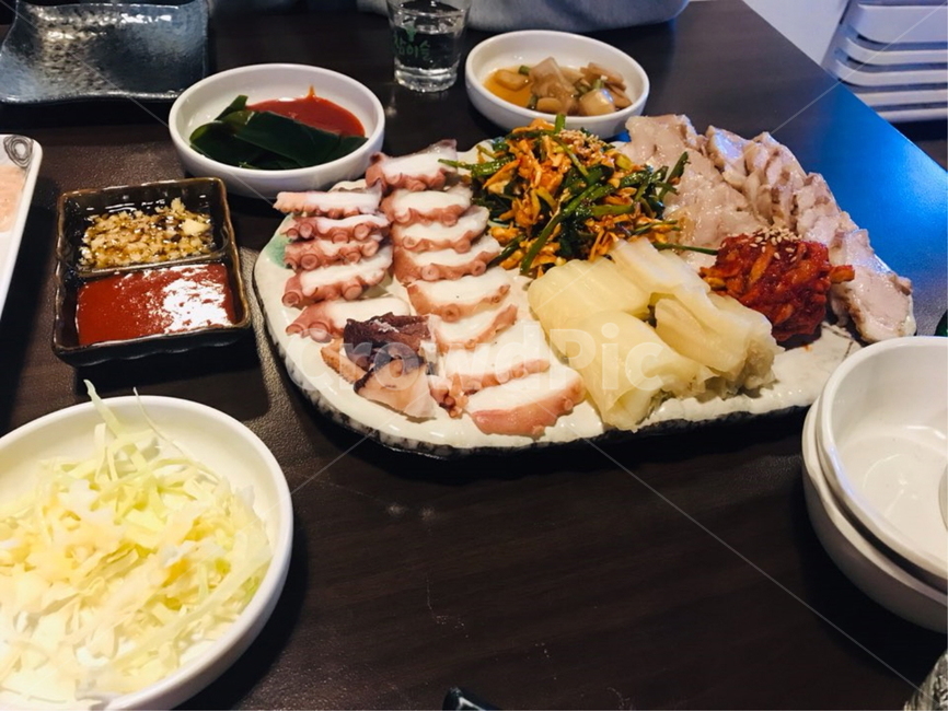 술,친구,포차,술집,문어숙회,보쌈,야식,술안주,음식,식재료,요리,food,cook,meal,dishes,food reserves,수산물,해산물,fishery products,seafood