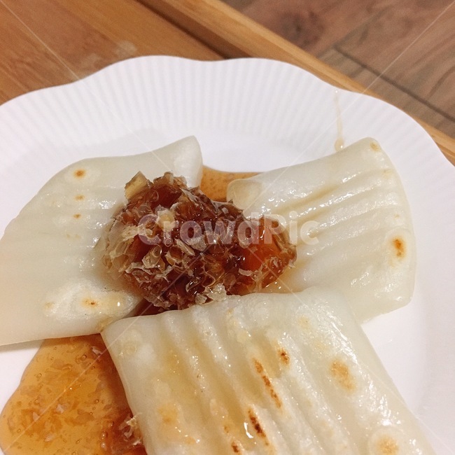 떡,절편,꿀,honey,디저트,dessert,한국음식,전통음식,전통적인,꿀떡