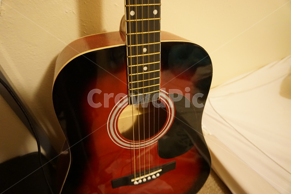 기타,일상,음악,빨간색,실내,악기,음향기기,musical instrument,musical equipment
