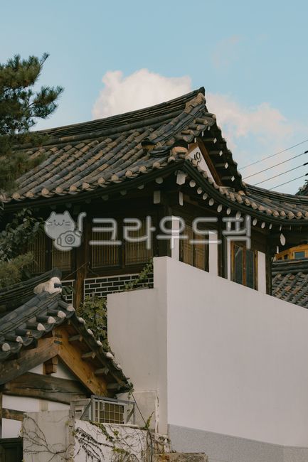 Hanok,tile roof,traditional house,Korean tradition,architecture,eaves,wood,wooden structure,white wall,modern,traditional and modern,Korean beauty,beautiful,tranquil,traditional pattern,Korean,cultural heritage,building exterior,pine tre