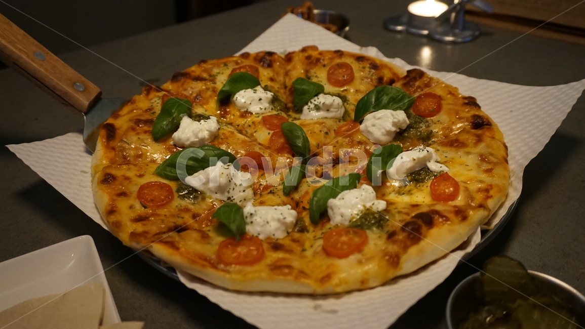 pizza,피자,식사,마르게리따,이탈리아음식,이탈리안음식,피자치즈,바질,토마토,레스토랑,음식,식재료,요리,빵,양식,서양음식,서양요리,food,meal,음식,식재료,요리,food,cook,meal,dishes,food reserves,양식,서양음식,서양요리,western food,western dishes,western meal,western cook