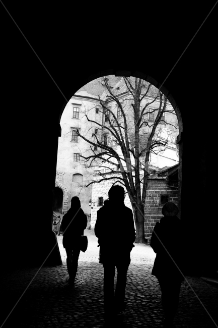 프라하,여행,travel,유럽,체스키크롬로프,자유,흑백,모노톤,세계,연인,동행,praha,prague,관광지,유명관광지,유럽관광지,감성,감성적인,도시,풍경,city,landscape,골목길,alley,해외,외국,세계,foreign,oversea,world,세계도시풍경,해외도시풍경,외국도시풍경,world cityscape,사람,인물,인간,human,person,인물실루엣,사람실루엣,character silhouette,human silhouette,흑백,모노톤,monochrome,black and white,pedestrian,보행자