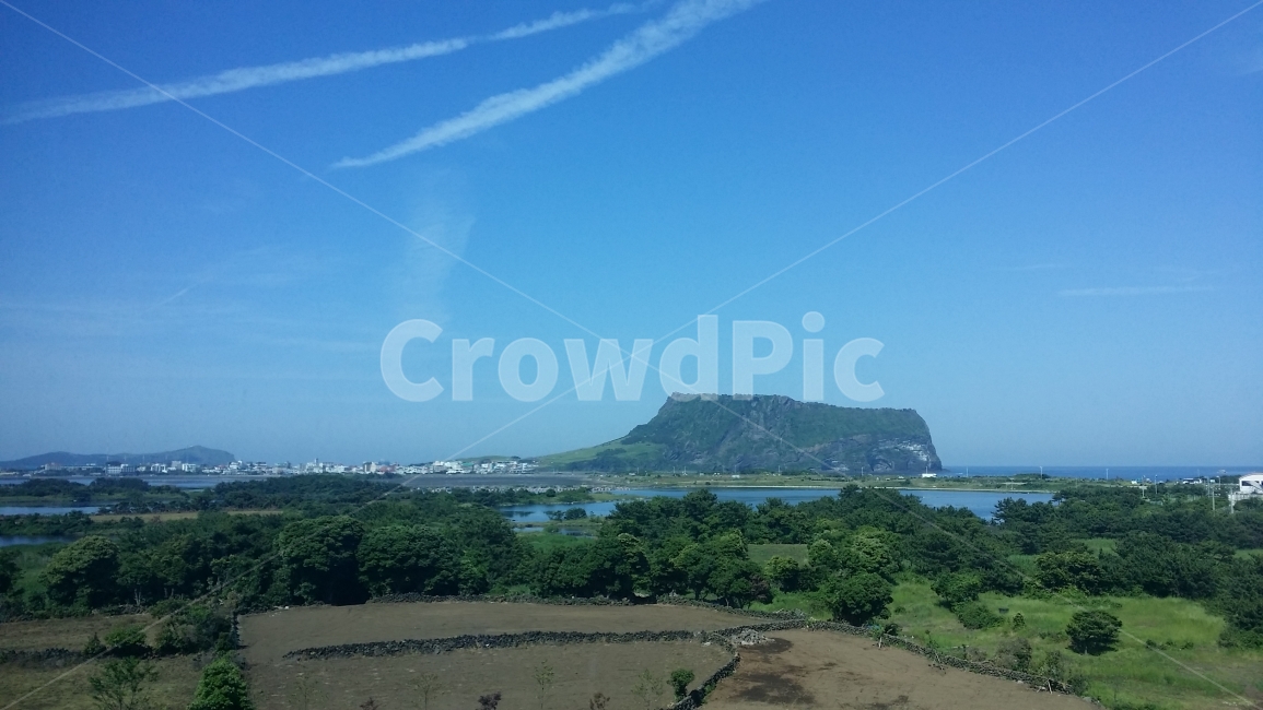 제주도,성산일출봉,현무암,나무,하늘,날씨,밭,흙,구름,푸른,여행,가족여행,관광지,힐링,자유,자연,풍경,nature,landscape,한국자연풍경,한국자연경관,korea nature landscape,제주도,jeju,jeju island,outdoors,옥외,land,땅,ocean,대양,water,물,sea,바다,shoreline,해안선