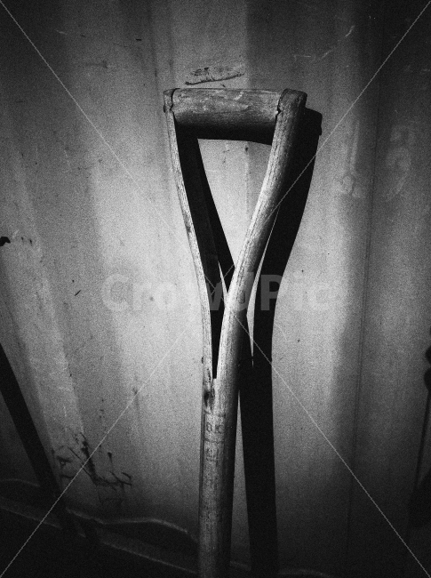 현장,공사현장,흑백사진,삽,고독,흑백,모노톤,monochrome,black and white,산업,industry,industrial,건설업,건축업,construction industry,사물,물건,오브젝트,thing,object,matter