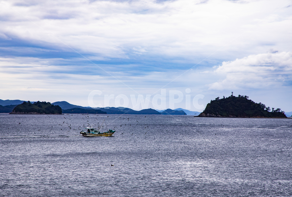 바다,배,갈매기,하늘,구름,자연,섬,sea,ocean,ship,어업,fishery,fishing industry