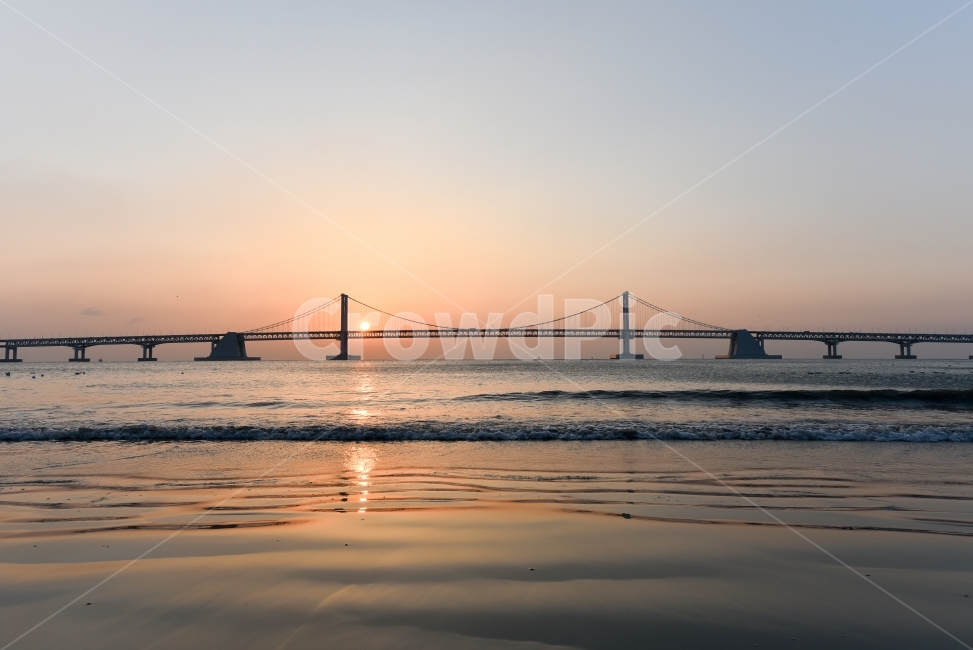 광안리,해변,광안대교,일출,일몰,광안리해변,광안리일출,광안리일몰,새벽,아침,파도,산책,바다산책,부산바다,바닷가,바다아침,광안리새벽,자연,풍경,nature,landscape,한국자연풍경,한국자연경관,korea nature landscape,해변,바다,beach,sea,랜드마크,landmark,tourist attraction,한국랜드마크,한국관광지,한국명소,korea landmark,korea tourist attraction