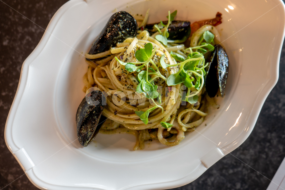 바질페스토,파스타,스파게티,바질페스토파스타,pasta,basil,basilpestopasta,바질,홍합,바질페스토스파게티,음식,식재료,요리,food,cook,meal,dishes,food reserves,면류,면요리,noodles,양식,서양음식,서양요리,western food,western dishes,western meal,western cook