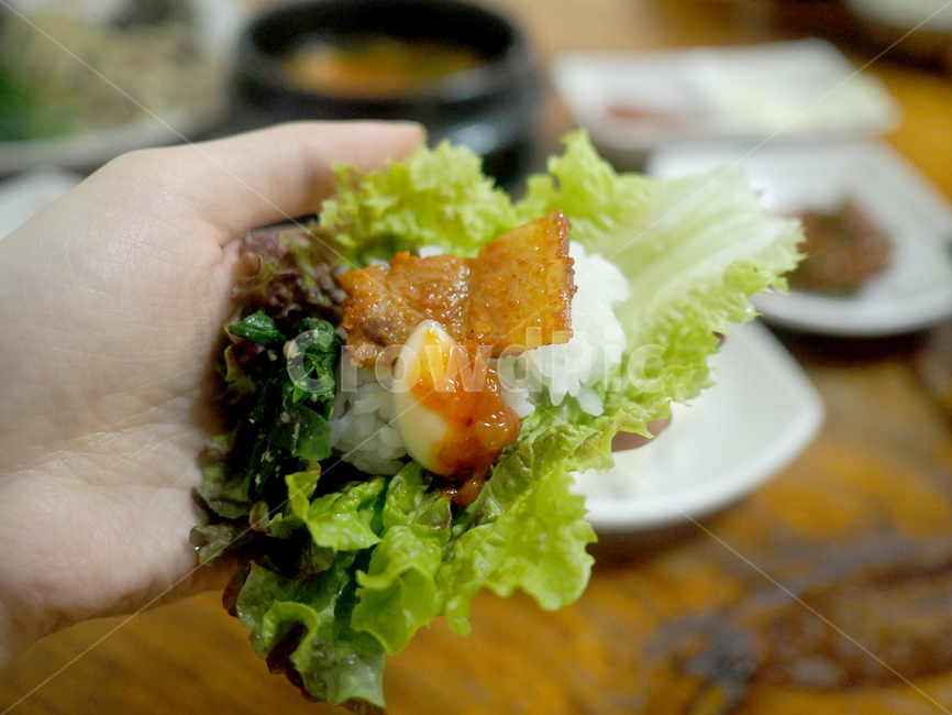 쌈,야채쌈,고기쌈,고기,삼겹살,고추장삼겹살,상추,마늘,쌈장,음식,요리,meal,dish