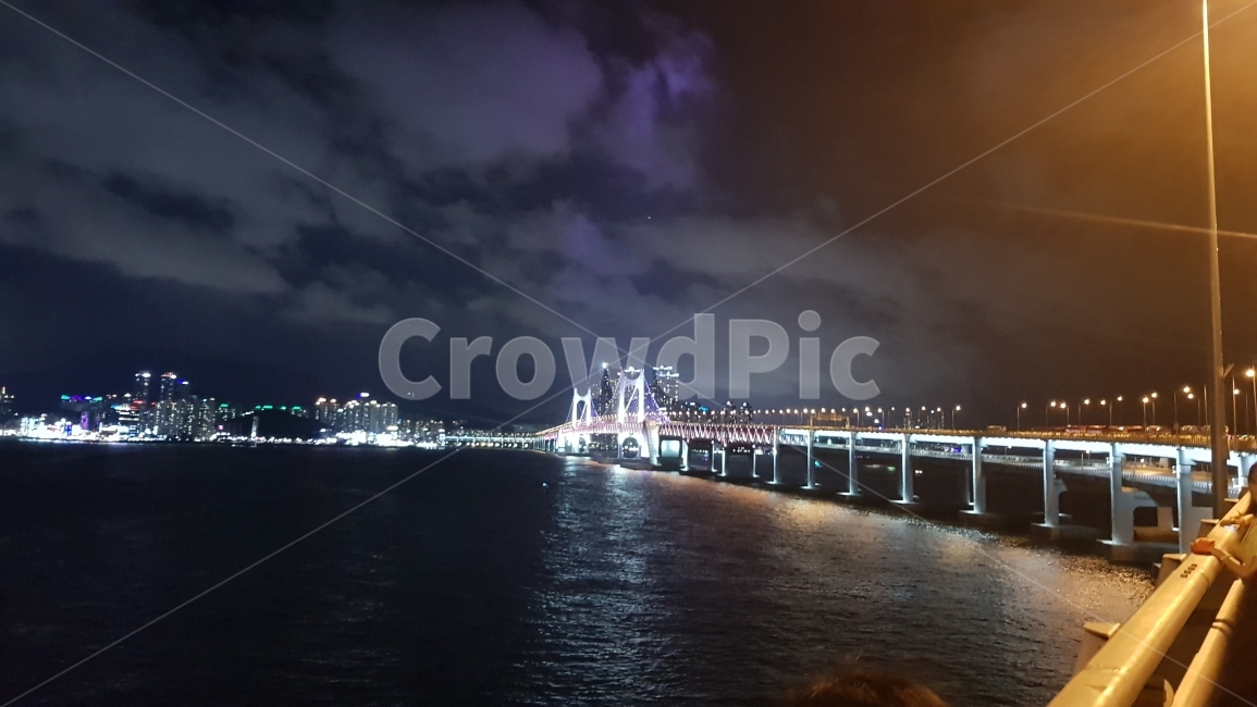 광안대교,바다,대교,밤,하늘,다리,밤바다,구름,가로등,불빛,bridge,night,view,sea,cloud,light,야경,밤,풍경,nightscape,night,landscape,도시,city,한국도시풍경,한국도시경관,korea cityscape,building,건물