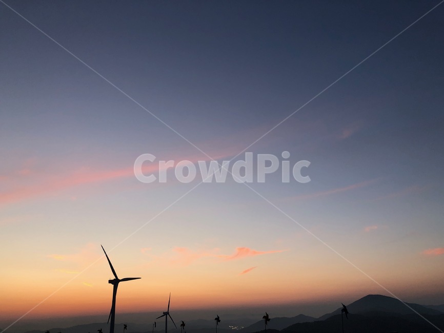 풍력발전소,풍력,노을,하늘,sunset,아름다움,모터,광활함,motor,windturbine,sky,여백,터빈,turbine,에너지산업,energy industry,machine,기계,engine,엔진