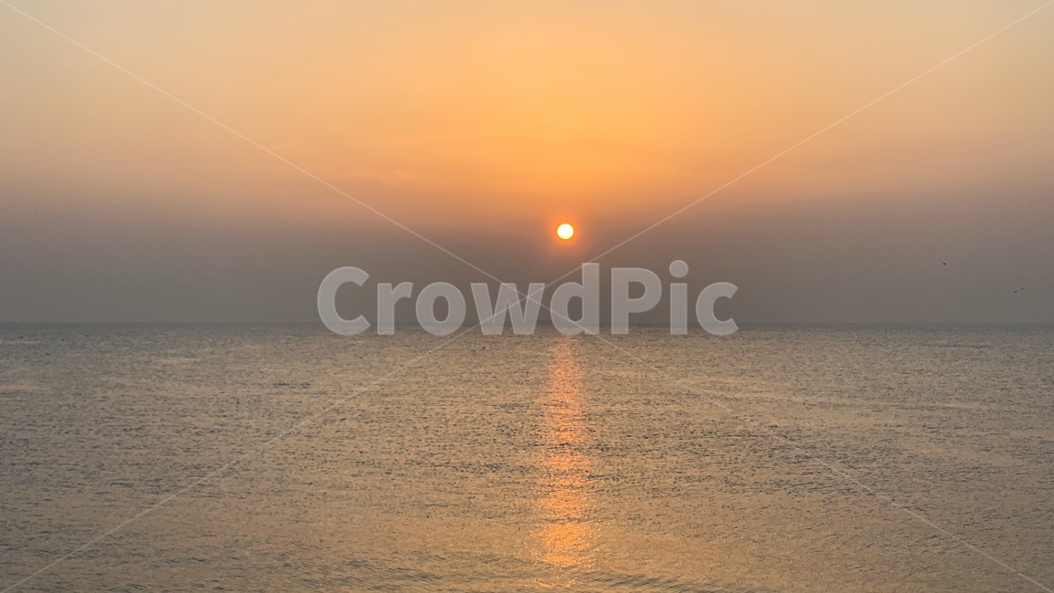 일출,해돋이,sunrise,태양,sun,새벽,dawn,수평선,horizontalline,sealine,바다,잔잔한바다,바닷가,sea,하늘,sky,자연,풍경,nature,landscape,sunlight,햇빛,outdoors,옥외,dusk,황혼,sunset,일몰,red sky,붉은 하늘