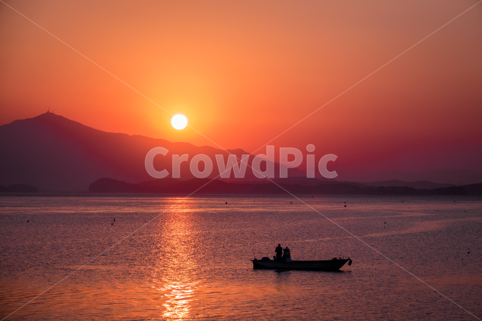 노을,일몰,해질녘,sunset,풍경,어부,어선,사천,바다,자연,풍경,nature,landscape,한국자연풍경,한국자연경관,korea nature landscape,outdoors,옥외,sunlight,햇빛,human,인간,person,사람,red sky,붉은 하늘,dawn,새벽,dusk,황혼,sky,하늘