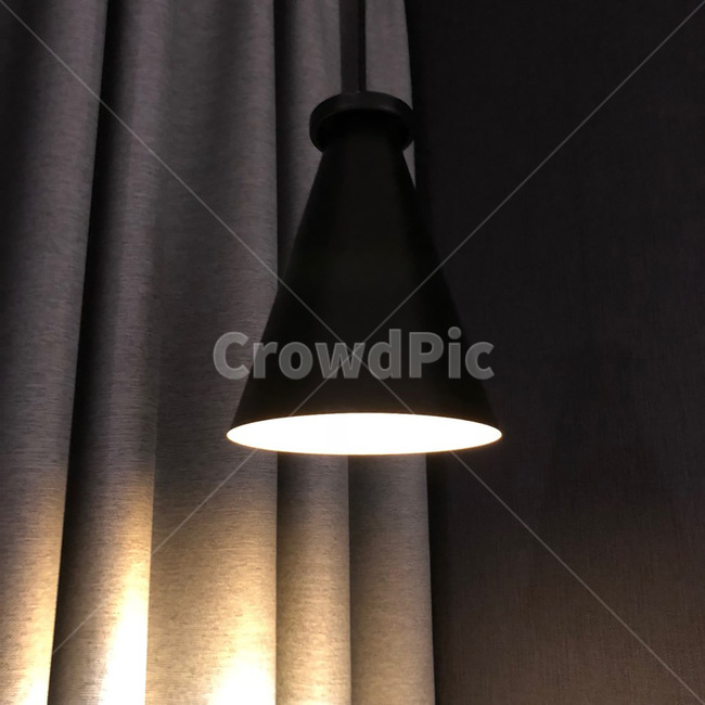 조명,커튼,회색,검정,주황,인테리어,실내디자인,interior design