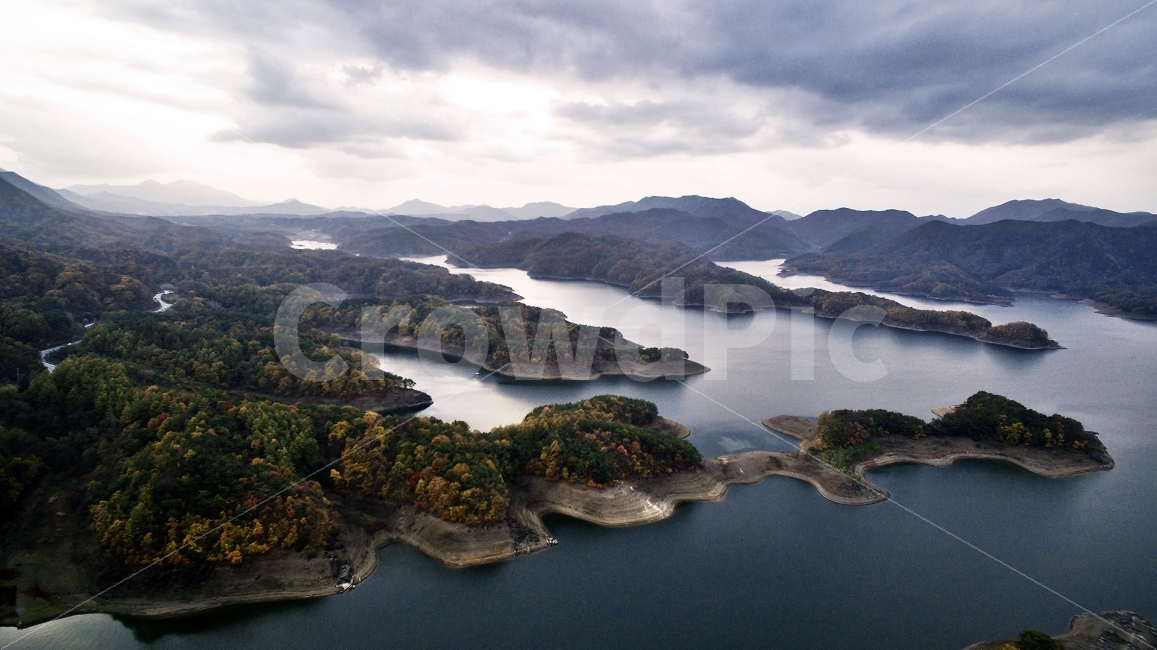 충주호,악어섬,충주,가을,항공촬영,자연,풍경,nature,landscape,outdoors,옥외,land,땅,sea,바다,ocean,대양,water,물,shoreline,해안선,coast,연안
